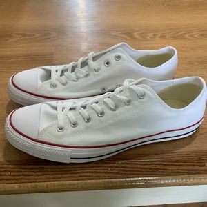 NWOT Low Top Converse Men’s Never Worn Brand New